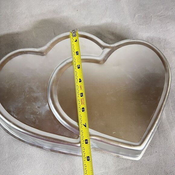 Lot Of 2 Vintage Wilton Dog Aluminum Cake Pan 1987 & Double Heart Cake Pan 1979 - Picture 6 of 12
